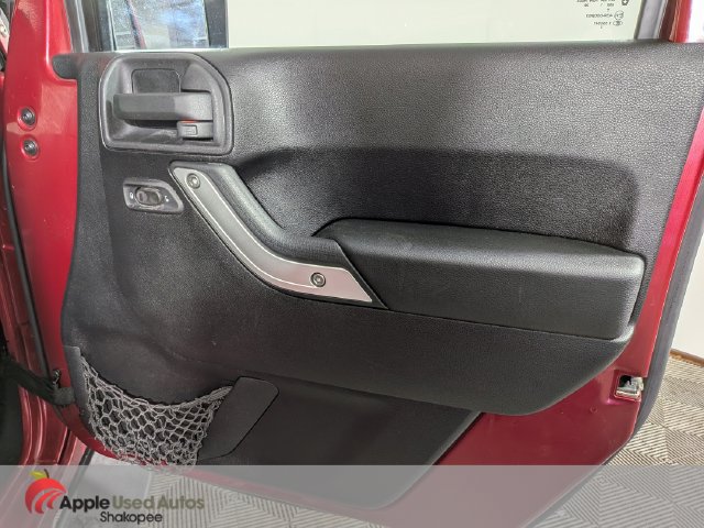 Used 2011 Jeep Wrangler Unlimited Sahara AWD/4WD image 31