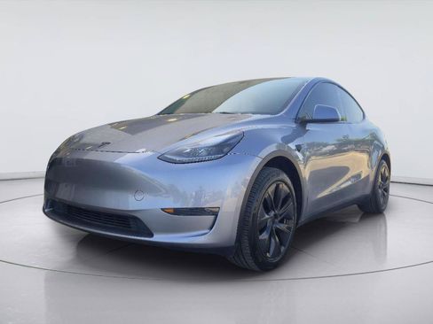 Used 2024 Tesla Model Y 2WD image 1