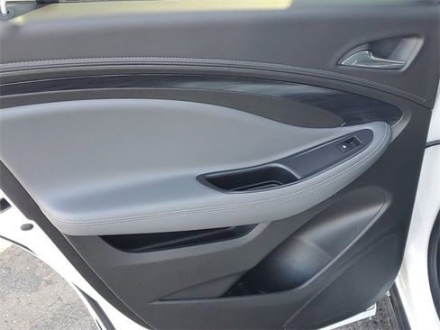Used 2020 Buick Envision Essence image 20