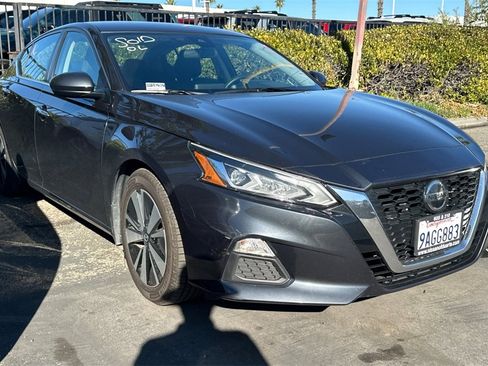 Used 2022 Nissan Altima 2.5 SV image 2
