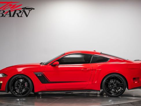 Used 2018 Ford Mustang GT Premium w/ GT Performance Package RWD image 2