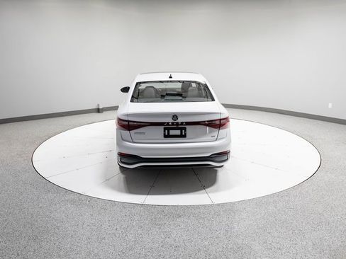 Used 2025 Volkswagen Jetta SE w/ Black Wheel Package image 28