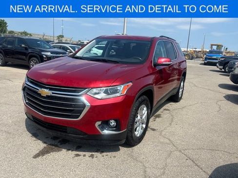 Used 2020 Chevrolet Traverse LT FWD image 2