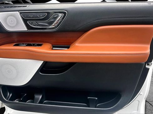 Used 2021 Lincoln Navigator L Reserve w/ Luxury Package image 19