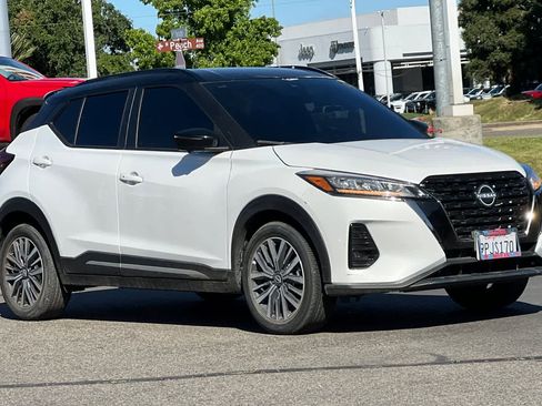 Used 2024 Nissan Kicks SR FWD image 10