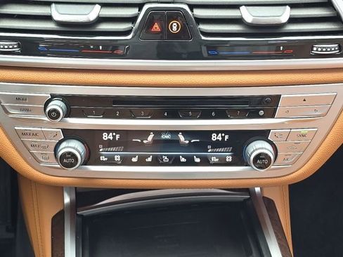 Used 2020 BMW 750i xDrive w/ Luxury Rear Seating Package image 37