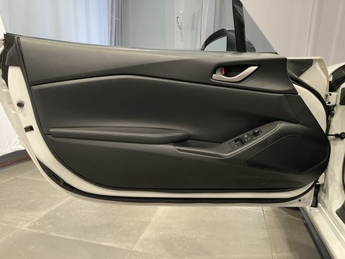 Used 2016 MAZDA MX-5 Miata Sport RWD image 12