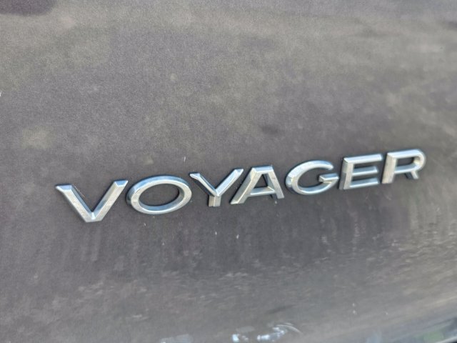 Used 2020 Chrysler Voyager LX FWD image 15