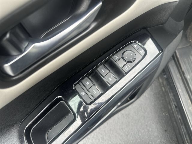 Used 2023 Nissan Pathfinder SL AWD/4WD image 17