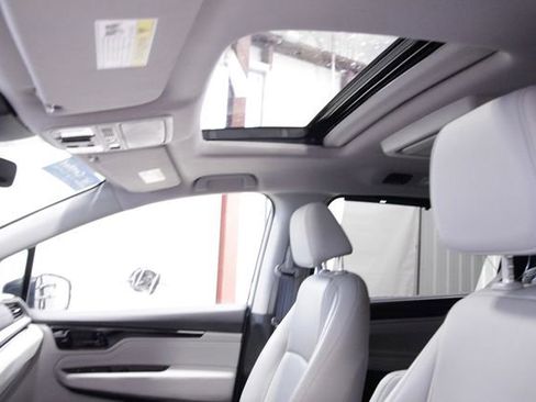 Used 2023 Honda Odyssey Touring image 42