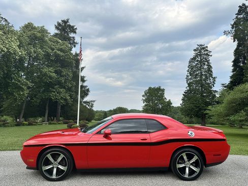 Used 2014 Dodge Challenger R/T w/ Electronics Convenience Group RWD image 6