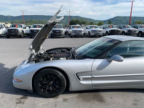 Used 1999 Chevrolet Corvette Coupe w/ Roof Pkg image 25