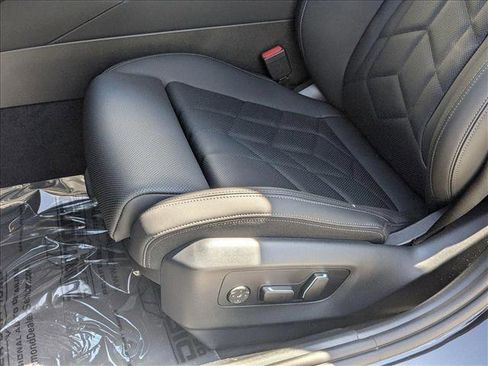 Used 2025 BMW i5 xDrive40 w/ Premium Package image 4