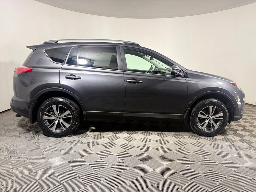 Used 2018 Toyota RAV4 XLE AWD/4WD image 8