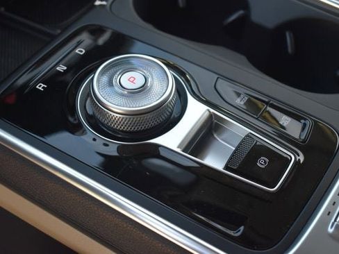 New 2026 Kia Carnival EX image 24