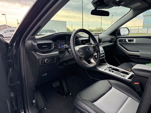 Used 2024 Ford Explorer XLT w/ Equipment Group 202A AWD/4WD image 8