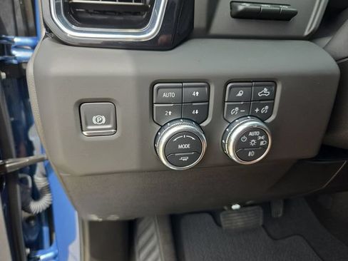 Used 2025 GMC Sierra 1500 Denali w/ Denali Reserve Package AWD/4WD image 17