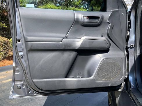 Used 2022 Toyota Tacoma TRD Off-Road w/ Technology Package image 21