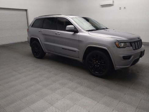 Used 2019 Jeep Grand Cherokee Altitude RWD image 11