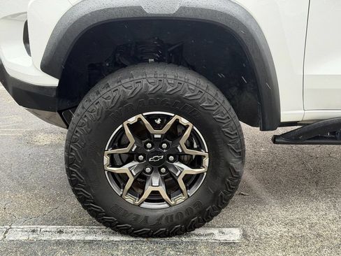 Certified 2024 Chevrolet Colorado ZR2 w/ ZR2 Convenience Package III AWD/4WD image 19