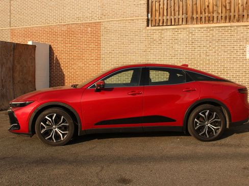 Used 2024 Toyota Crown image 2