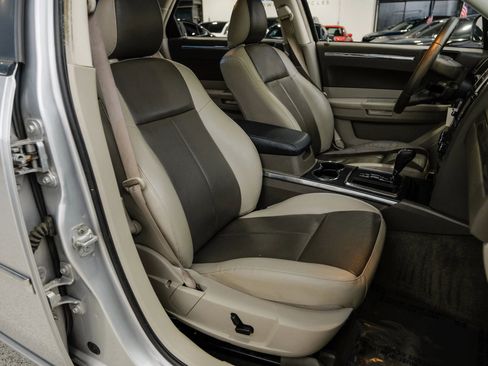 Used 2008 Chrysler 300 Touring image 36