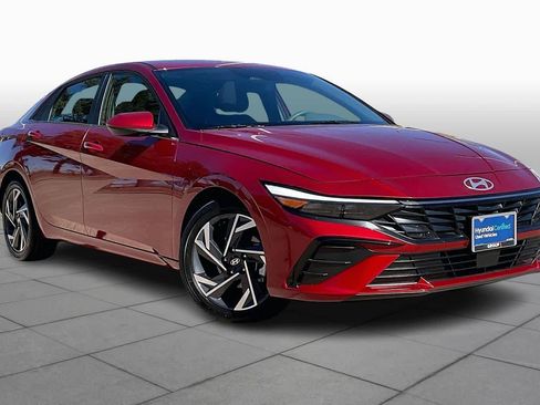 Certified 2025 Hyundai Elantra SEL image 2