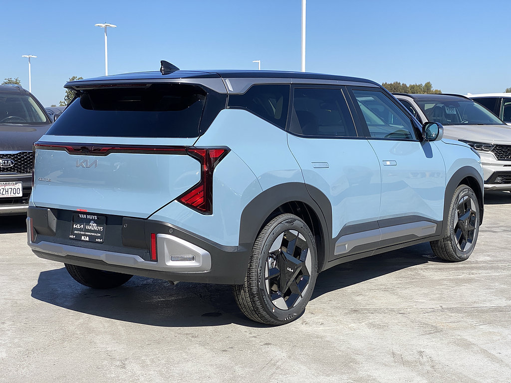 New 2027 Kia Seltos S FWD image 3