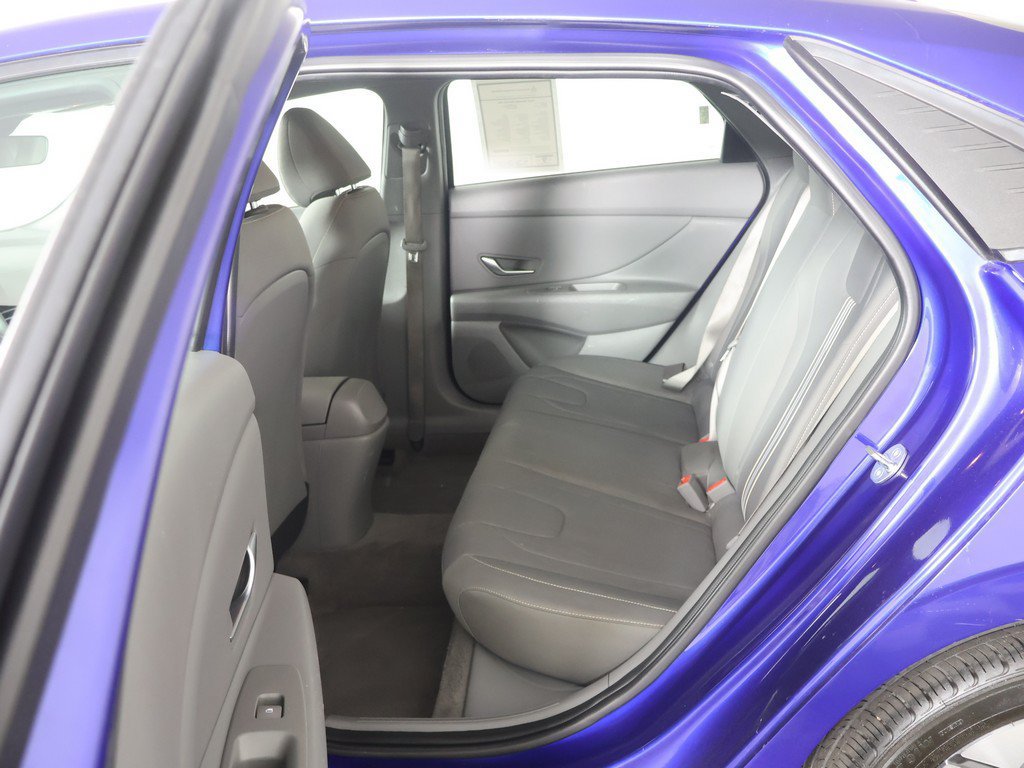Used 2023 Hyundai Elantra SEL w/ Convenience Package FWD image 31