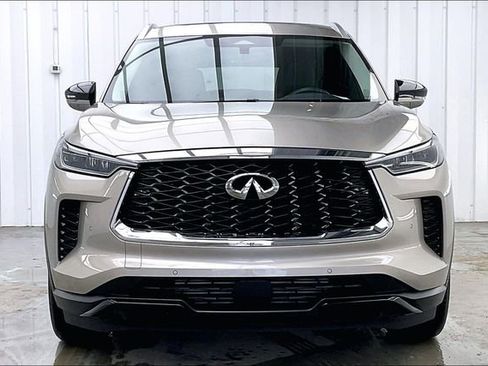 Certified 2025 INFINITI QX60 Luxe image 3