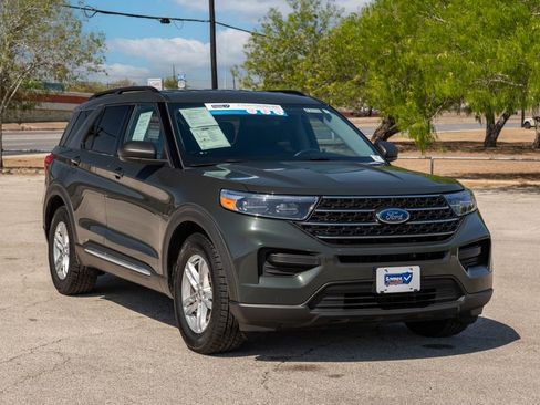Used 2022 Ford Explorer XLT image 1
