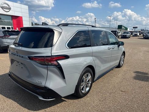Used 2023 Toyota Sienna XSE w/ XSE Plus Package AWD/4WD image 9
