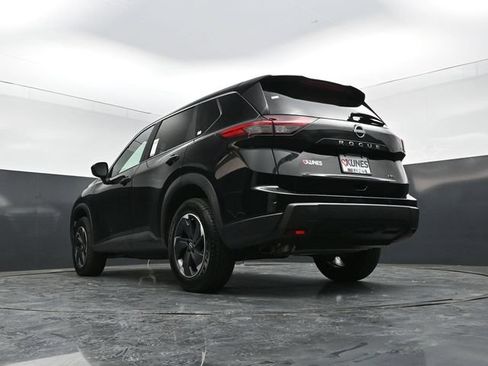 Used 2025 Nissan Rogue SV AWD/4WD image 41