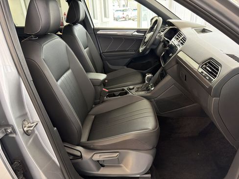 Certified 2024 Volkswagen Tiguan SE R-Line AWD/4WD image 30