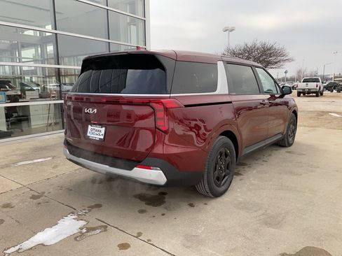 New 2026 Kia Carnival FWD image 5