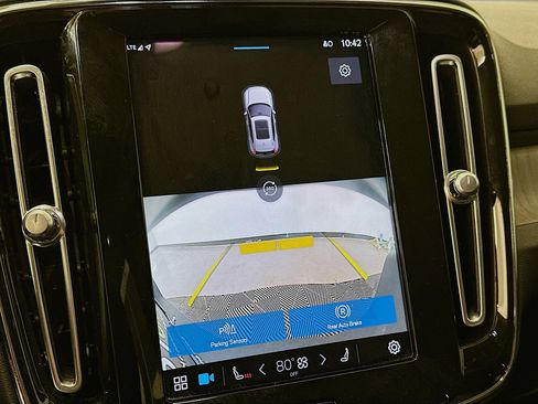 Used 2023 Volvo XC40 B5 Plus w/ Protection Package image 23