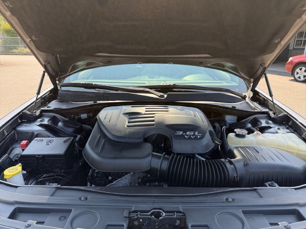 Used 2019 Chrysler 300 S w/ 300S Premium Group AWD/4WD image 30