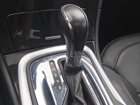 Used 2017 Buick Regal Premium w/ Driver Confidence Package #2 FWD image 29