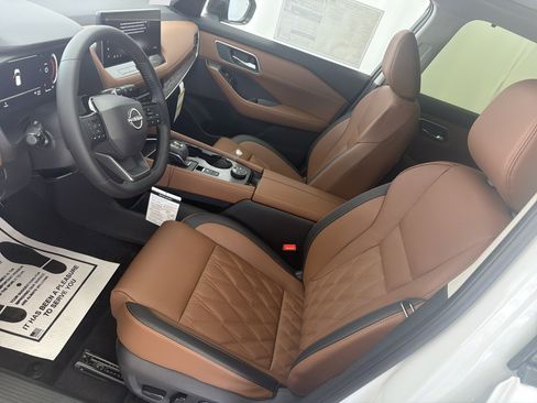 New 2026 Nissan Rogue Platinum image 9