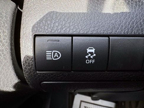 Used 2019 Toyota Camry SE FWD image 15