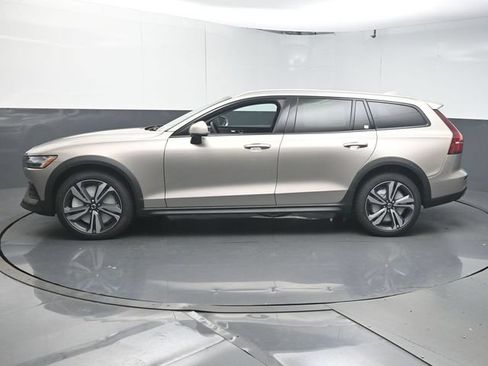 New 2026 Volvo V60 B5 Cross Country Plus w/ Protection Package Premier AWD/4WD image 5