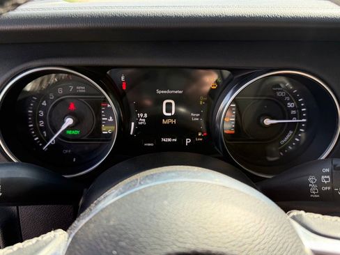 Used 2021 Jeep Wrangler Unlimited Rubicon 4xe w/ Cold Weather Group AWD/4WD image 18