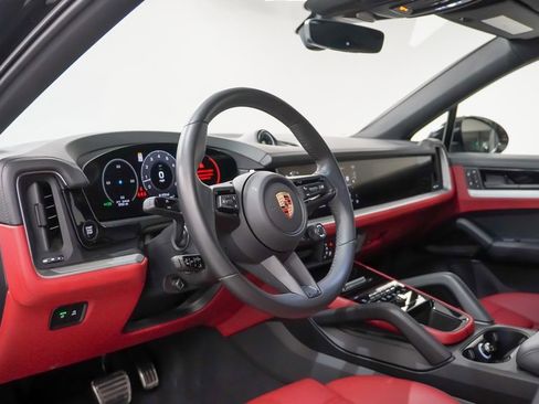 New 2025 Porsche Cayenne S image 4