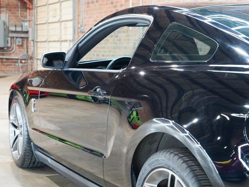 Used 2010 Ford Mustang Shelby GT500 RWD image 18