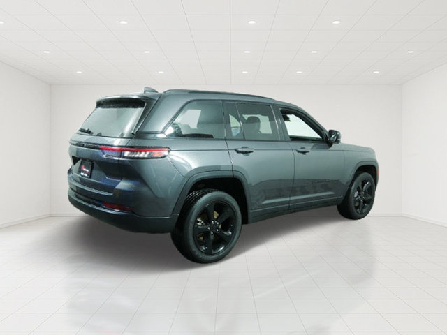 Used 2023 Jeep Grand Cherokee Altitude AWD/4WD image 7
