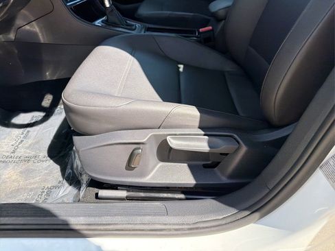 Used 2015 Volkswagen e-Golf SEL Premium image 19