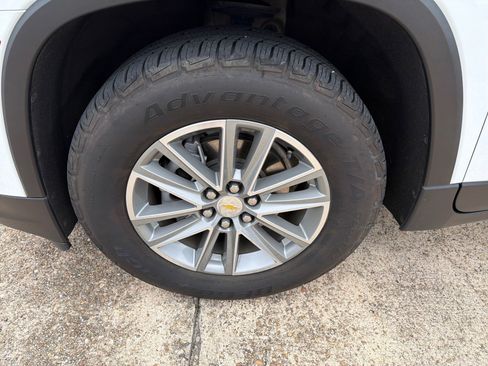 Used 2022 Chevrolet Traverse LT FWD image 24