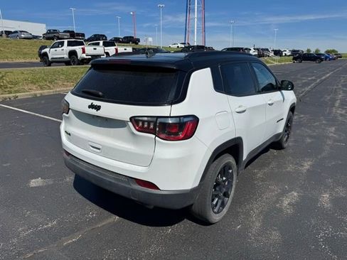 Used 2022 Jeep Compass Altitude w/ Convenience Group image 3