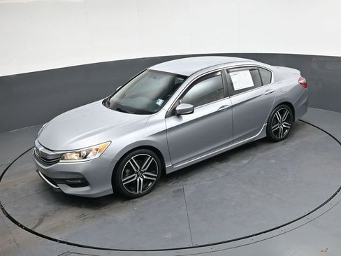 Used 2017 Honda Accord Sport image 30