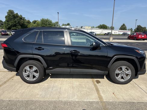 Used 2025 Toyota RAV4 LE AWD/4WD image 3